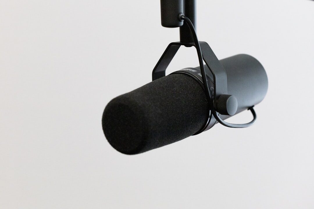 Inspelningsstudio med mikrofoner och studioutrustning